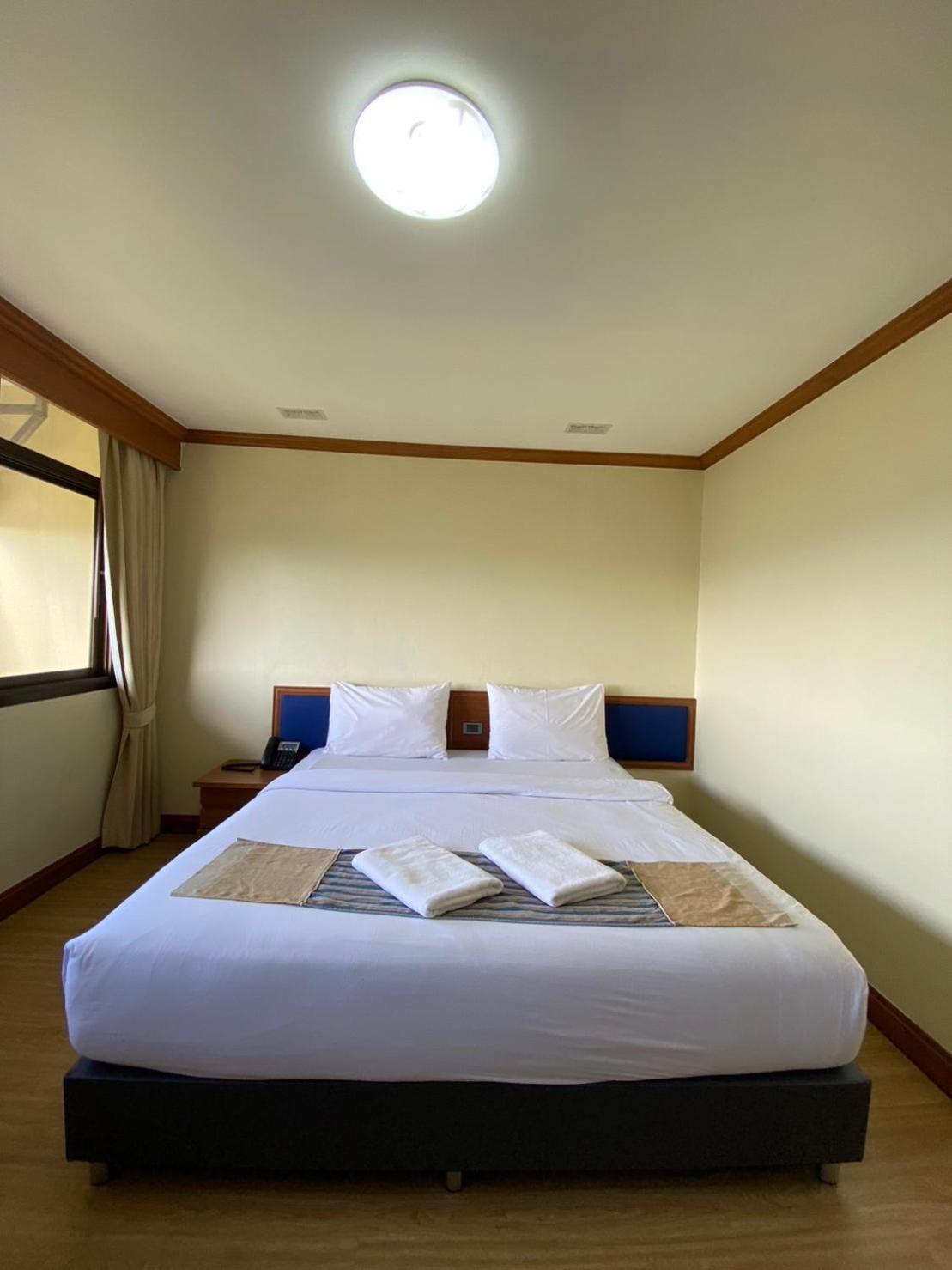 Phuphanplace Hotel Ban Phang Khwang Tai Екстериор снимка