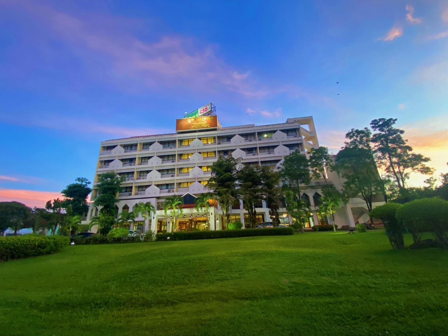 Phuphanplace Hotel Ban Phang Khwang Tai Екстериор снимка